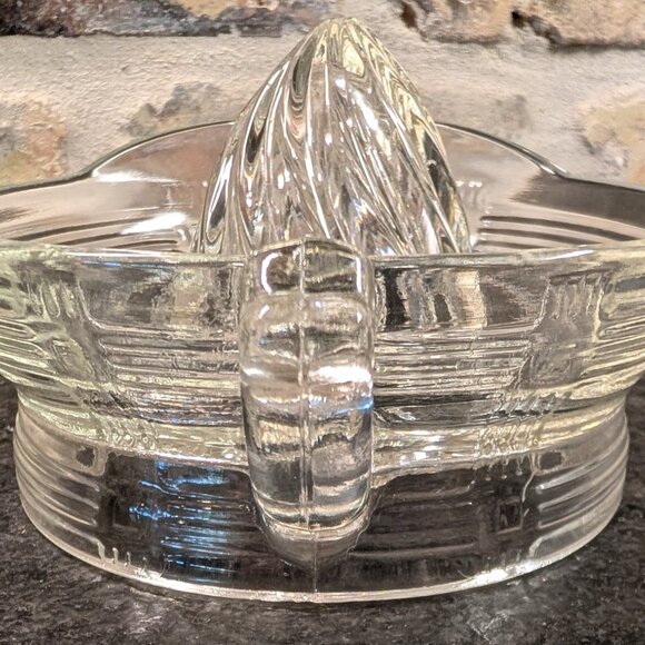 VTG Juice Clear Glass Juicer Orange Lemon Lime Citrus Reamer Squeezer Holder - Picture 9 of 9